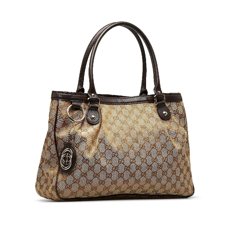 Women Gucci bags with a snap - button closure and a decorative charmGucci GG Canvas Sukey Tote Bag (SHG-ifpulK)