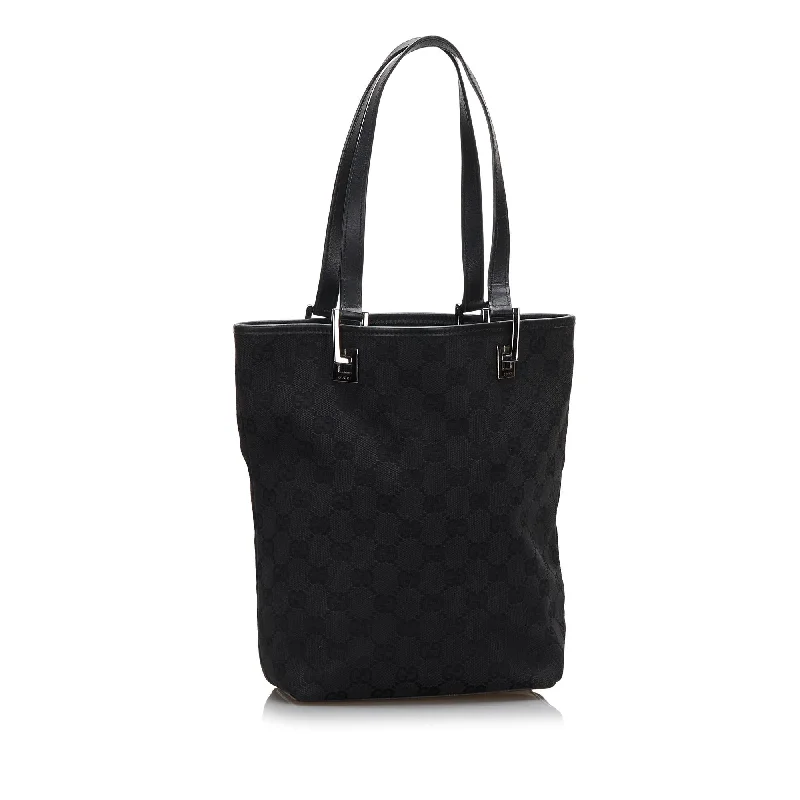 Women Gucci bags with interlocking G hardware for a classic lookGucci GG Canvas Tote (SHG-BFbEcv)