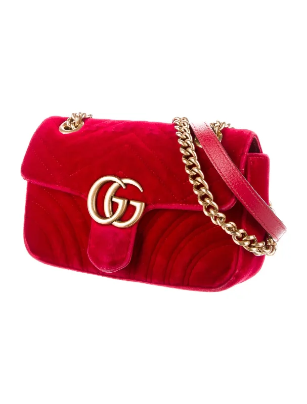 Ladies Gucci shoulder bags with a magnetic - closure flapGUCCI GG MARMONT SMALL MATELASSE VELVET SHOULDER BAG