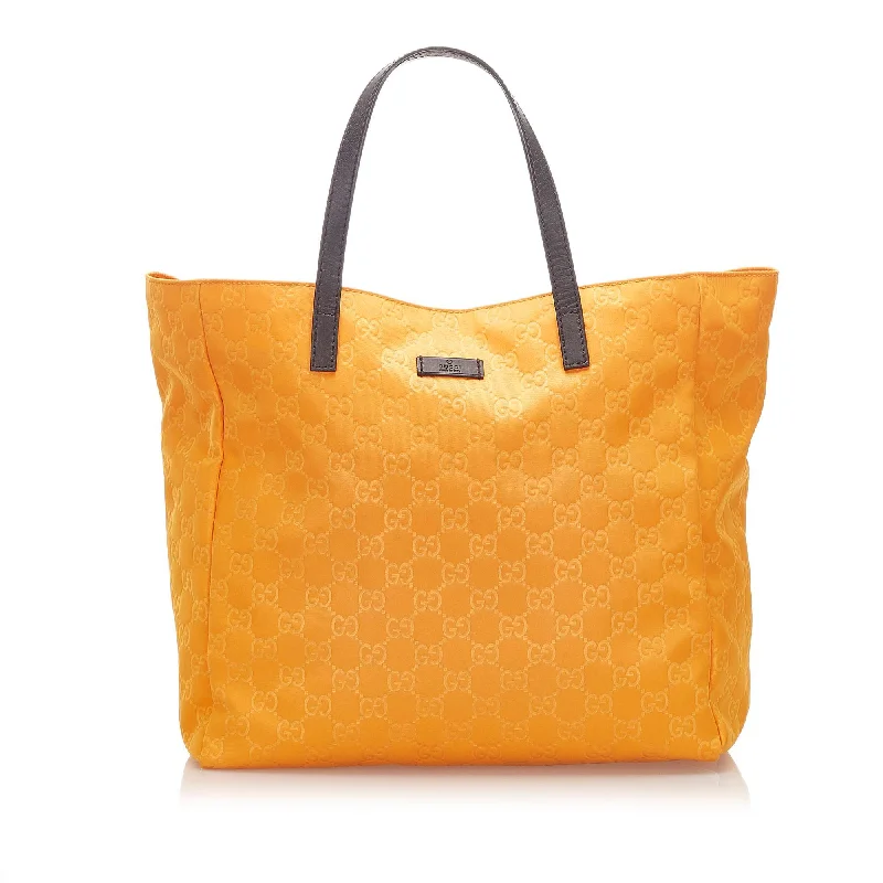 Women Gucci bags with interlocking G hardware for a classic lookGucci GG Nylon Tote Bag (SHG-18750)