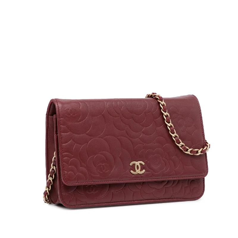 Chanel Lightweight Handbag for Daily ErrandsChanel Camellia CC Wallet On Chain (HpTlgX)