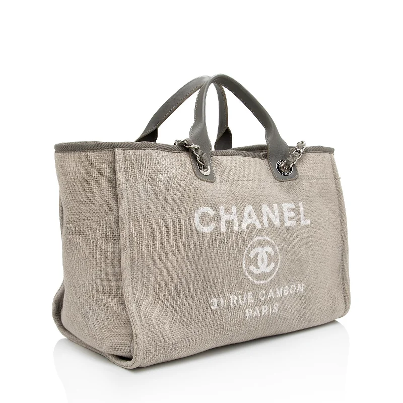 Chanel Quilted Leather Shoulder Bag for FashionistasChanel Canvas Deauville Medium Tote (6z6SKD)