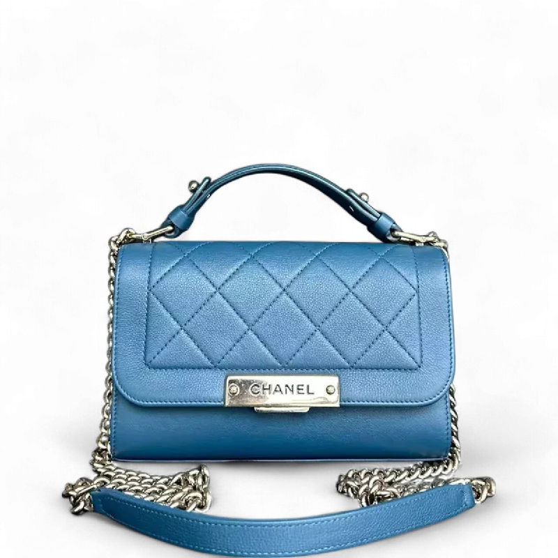 Chanel Medium Tote Bag for Office LadiesChanel Label Click Flap Small - Quilted Grained Calfskin Blue Golden Hardware Series 23