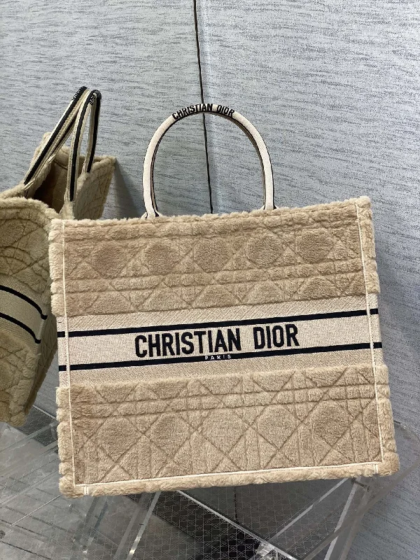 Christian Dior handbags with a removable shoulder strap for versatilityChristian Dior - Luxury Bags  362