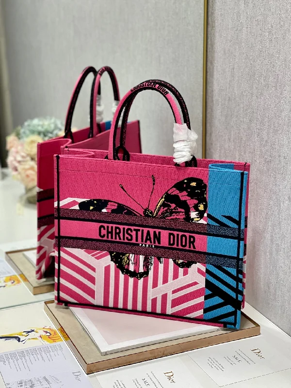 Christian Dior Saddle bags with a patent leather finish for a shiny lookChristian Dior - Luxury Bags  373