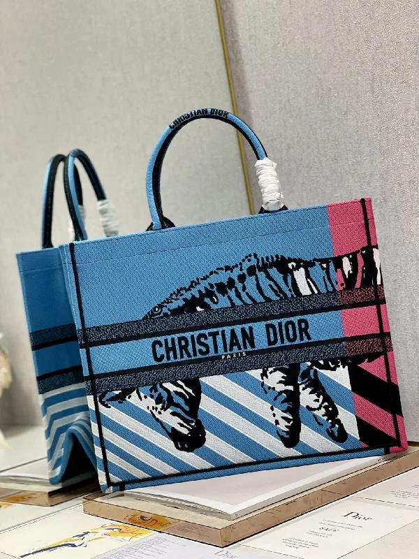 Fashion - forward Christian Dior tote bags for the modern womanChristian Dior - Luxury Bags  379