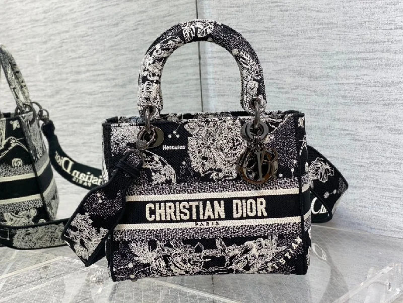 Christian Dior Saddle bags with a studded trim for a bold lookChristian Dior - Luxury Bags  397