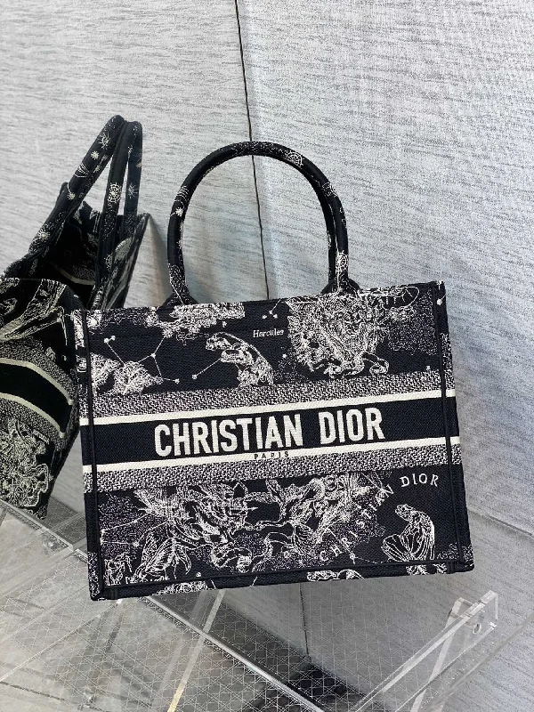 Fashion - forward Christian Dior tote bags for the modern womanChristian Dior - Luxury Bags  398