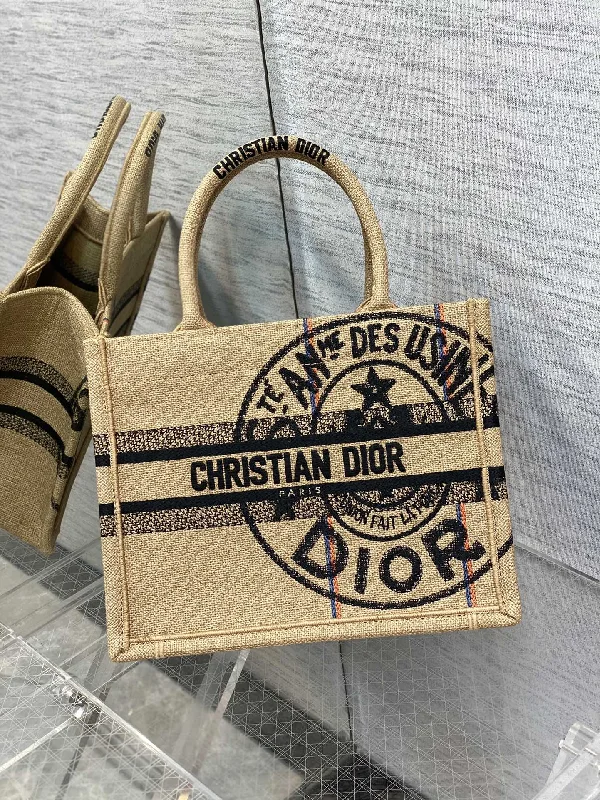 Fashion - forward Christian Dior tote bags for the modern womanChristian Dior - Luxury Bags  403