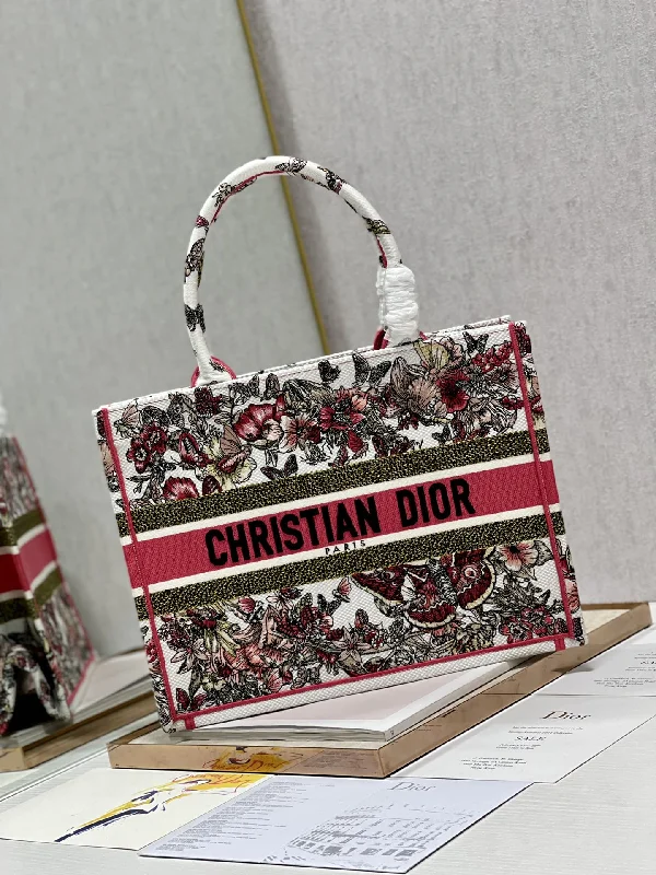 Christian Dior Saddle bags with a patent leather finish for a shiny lookChristian Dior - Luxury Bags  419