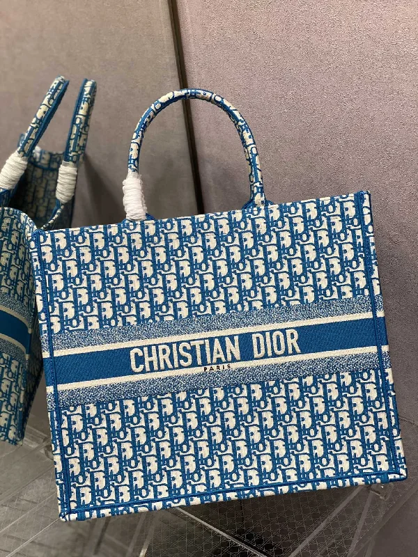 Christian Dior Saddle bags with a distressed leather finishChristian Dior - Luxury Bags  427