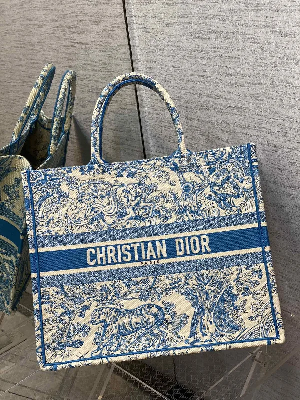 Christian Dior Saddle bags with a patent leather finish for a shiny lookChristian Dior - Luxury Bags  428