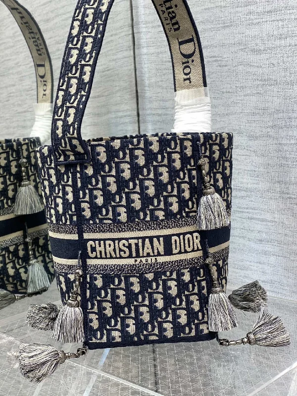 Christian Dior handbags with a removable shoulder strap for versatilityChristian Dior - Luxury Bags  431