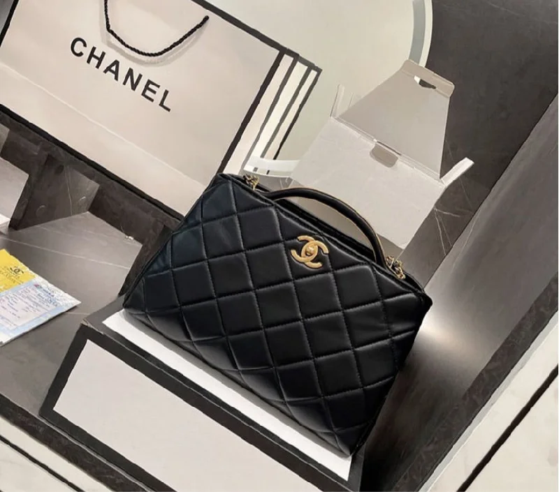 Chanel Designer Handbag with Unique DesignChanel woman black Shoulder handbag