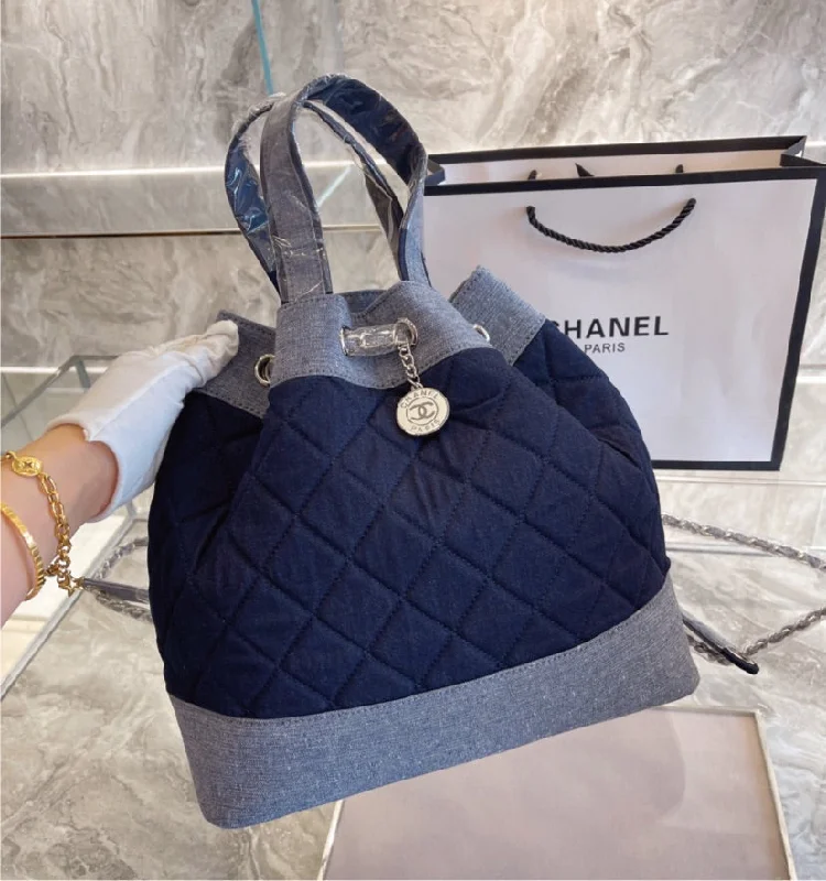 Chanel Quilted Leather Shoulder Bag for FashionistasChanel woman handbag