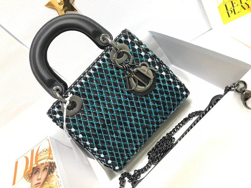 Christian Dior bags with a detachable coin purse insideDior Bag