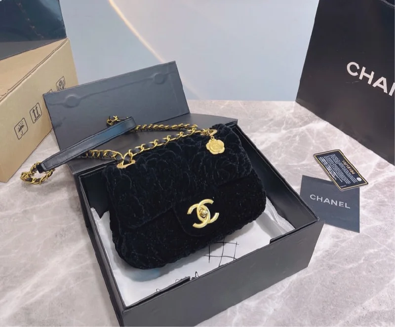 Chanel Medium Tote Bag for Office LadiesFall 2021 Chanel crossbody