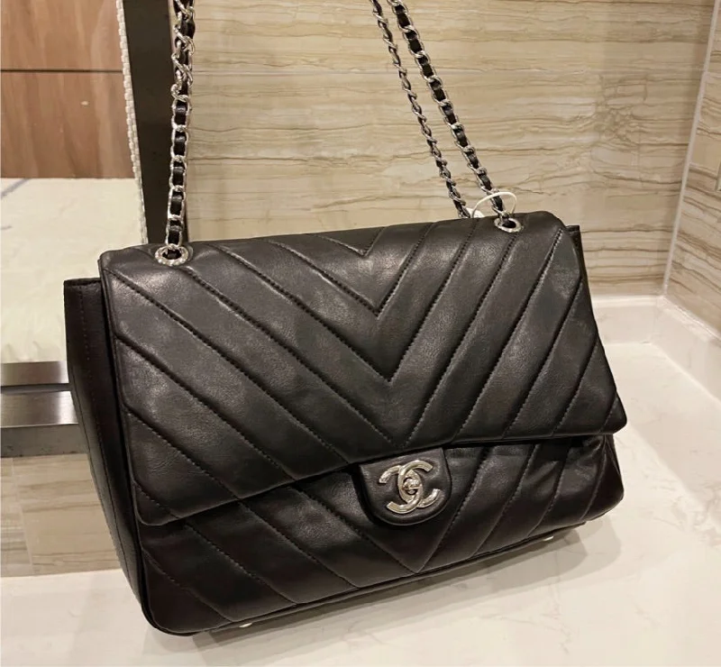 Chanel Small Crossbody Bag for TravelLeather Chanel shoulder woman handbag