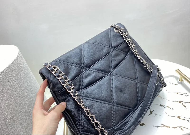 Chanel Lightweight Handbag for Daily ErrandsLeather Chanel woman Handbag