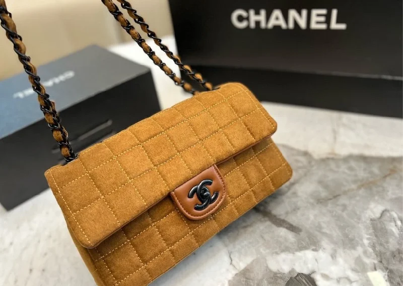 Chanel Quilted Leather Shoulder Bag for FashionistasNew Chanel woman handbag