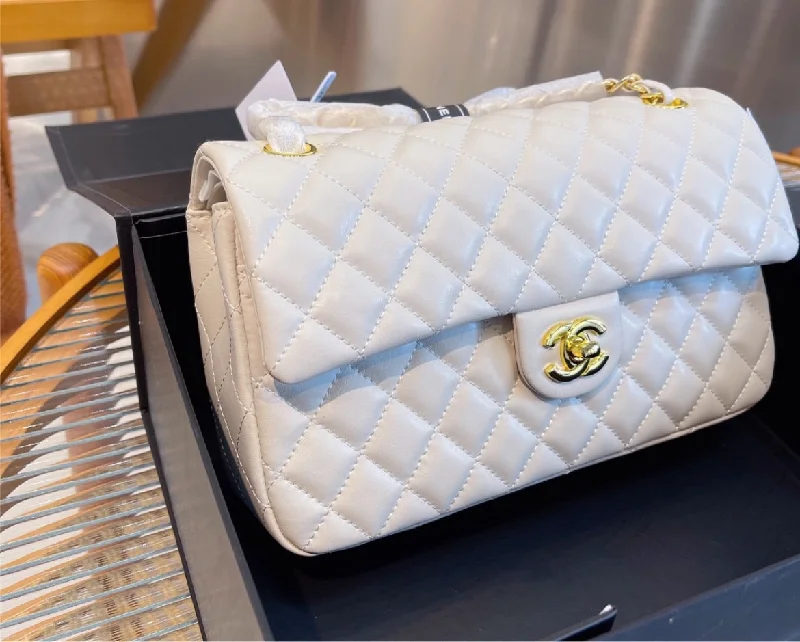 Chanel Quilted Leather Shoulder Bag for FashionistasNew woman Chanel Handbag