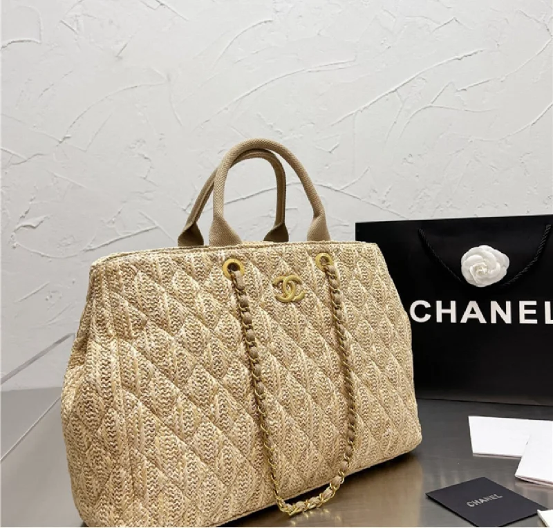 Chanel Quilted Leather Shoulder Bag for FashionistasNew woman Chanel handbag