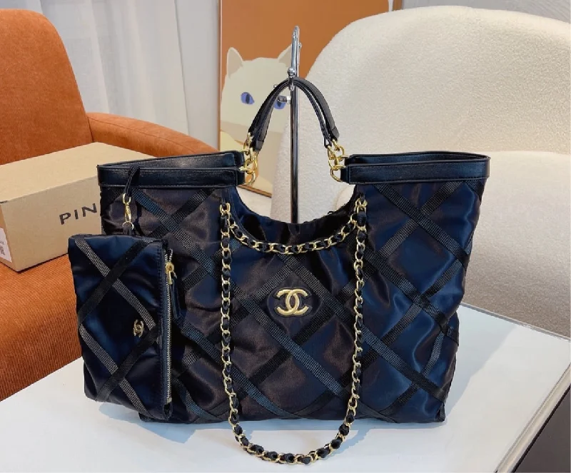 Chanel Colorful Handbag for Spring OutfitsNew woman Chanel shoulder handbag