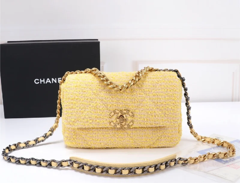 Chanel Chain Strap Handbag for Everyday UseNew woman Chanel spring Handbag