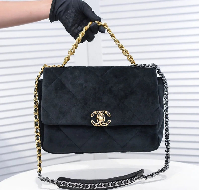 Chanel New Arrival Handbag with Gold HardwareSuede Chanel woman shoulder handbag