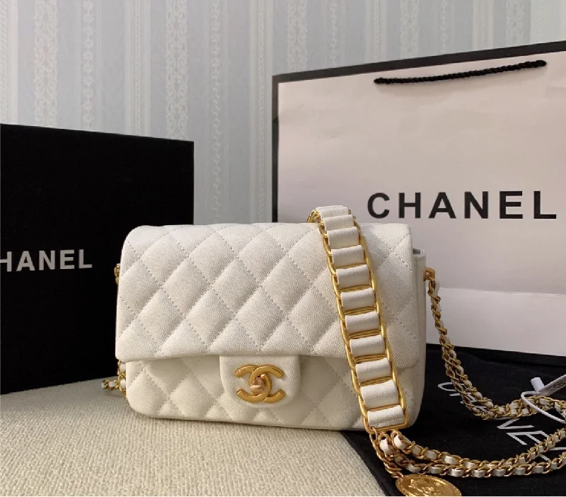 Chanel Classic Flap Bag for Evening PartyWoman Chanel shoulder handbag