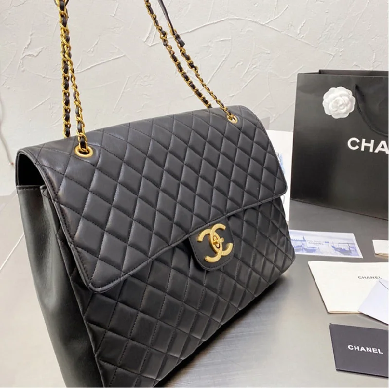 Chanel Lightweight Handbag for Daily ErrandsWoman large Chanel shoulder handbag