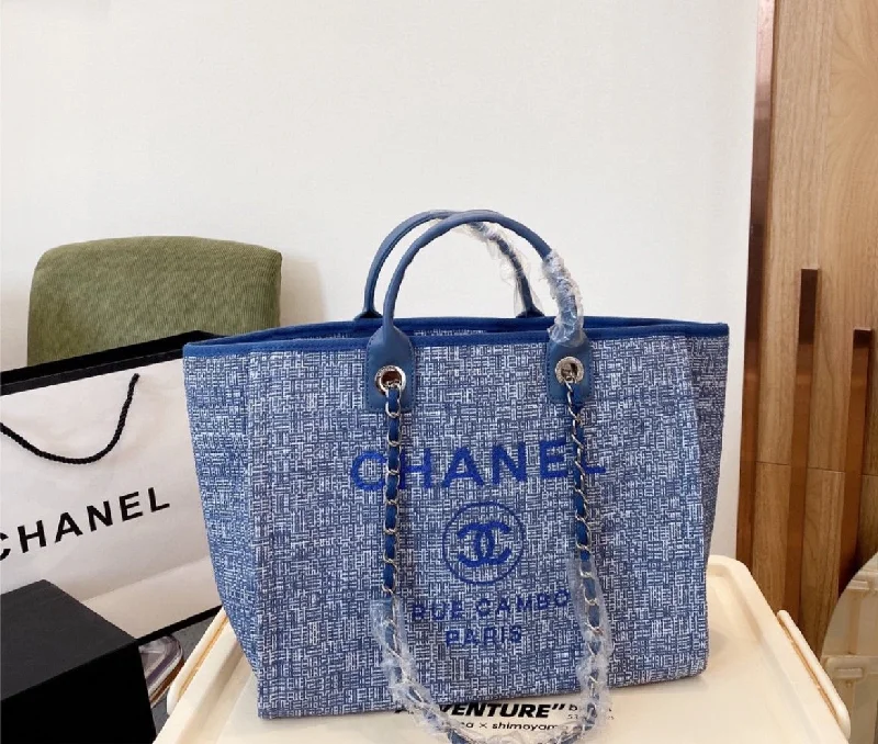 Chanel Designer Handbag with Unique DesignWoman new Chanel shoulder handbag