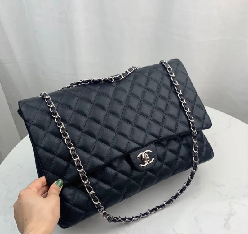 Chanel Limited Edition Handbag for CollectorsWoman New Chanel shoulder handbag