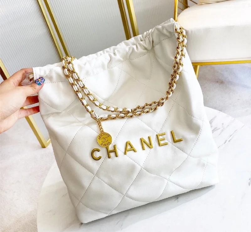 Chanel Quilted Leather Shoulder Bag for FashionistasWoman spring Chanel handbag